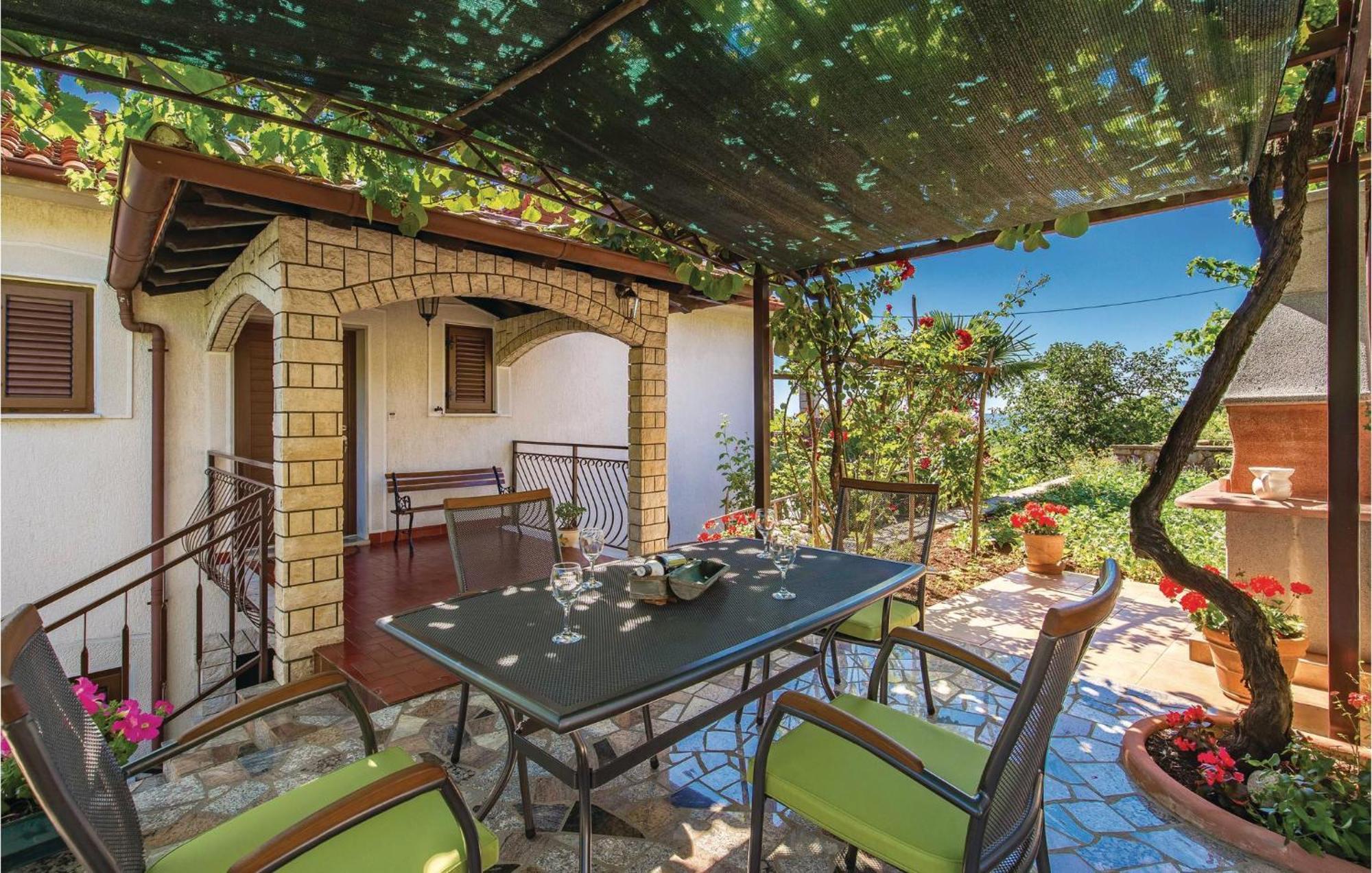 2 Bedroom Lovely Apartment In Lovran Luaran gambar
