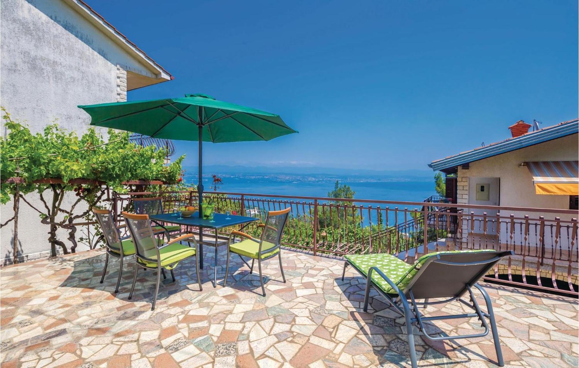 2 Bedroom Lovely Apartment In Lovran Luaran gambar