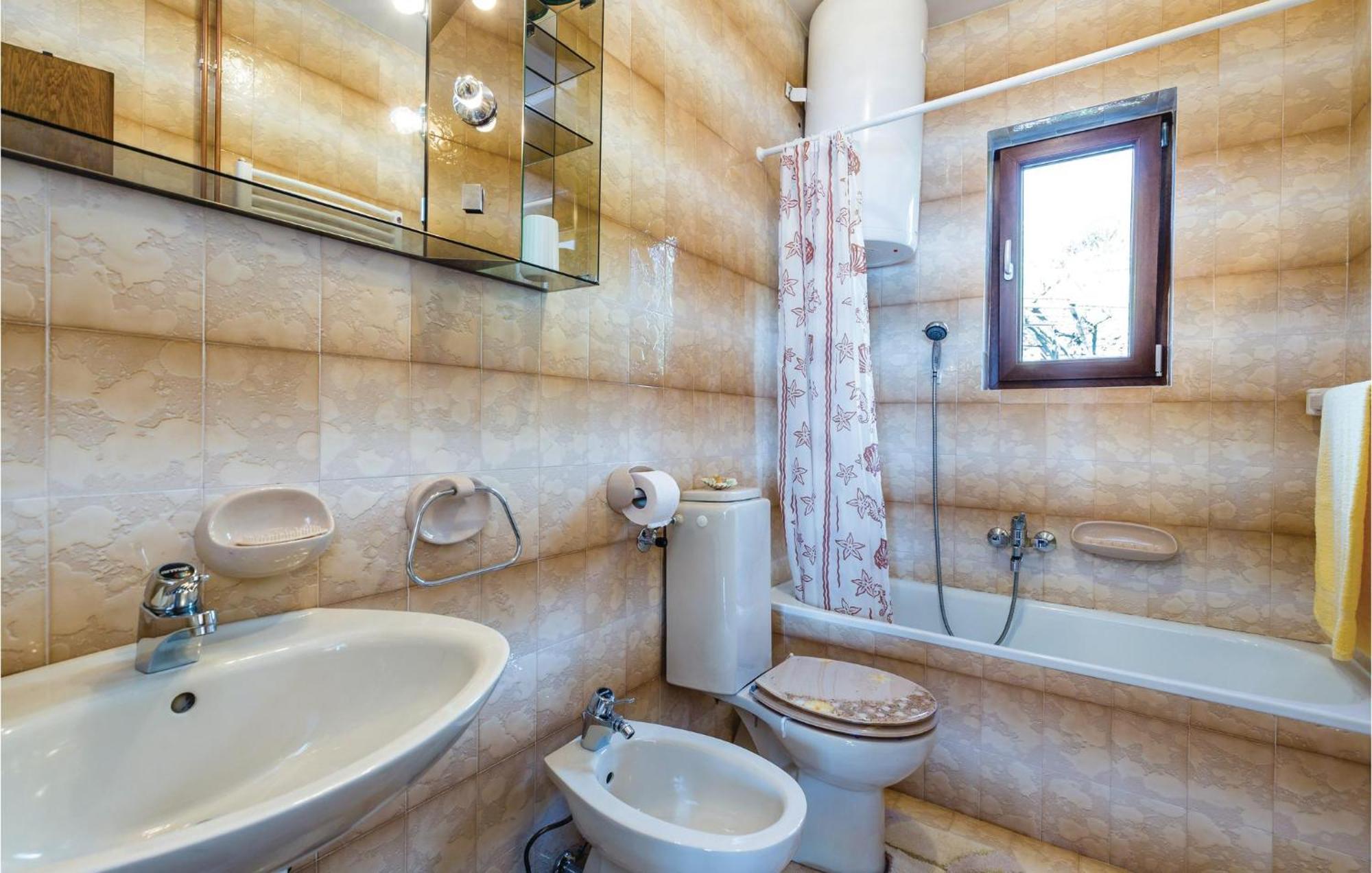 2 Bedroom Lovely Apartment In Lovran Luaran gambar