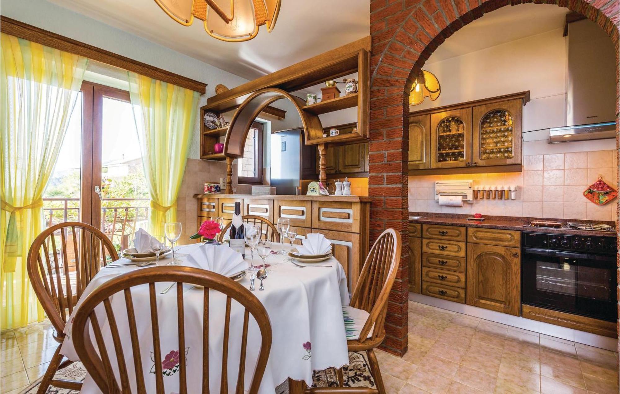2 Bedroom Lovely Apartment In Lovran Luaran gambar