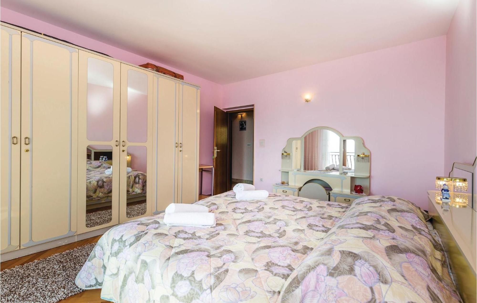 2 Bedroom Lovely Apartment In Lovran Luaran gambar